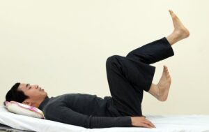 Bài tập thoát vị đĩa đệm l4l5: tập gym hay yoga chữa thoát vị đĩa đệm?