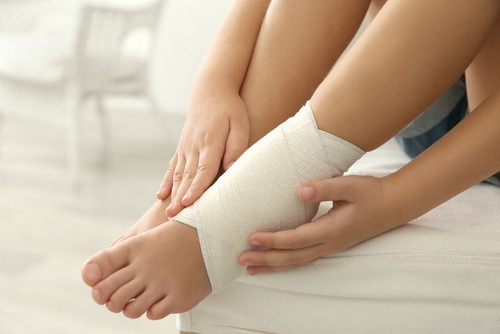 Cách điều trị đau khớp cổ chân